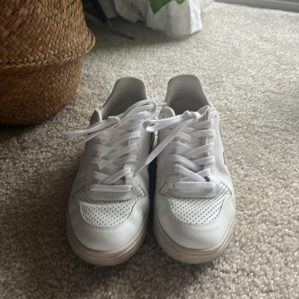 Veja RARE white and pink leather sneaker size 9 - Picture 3 of 8